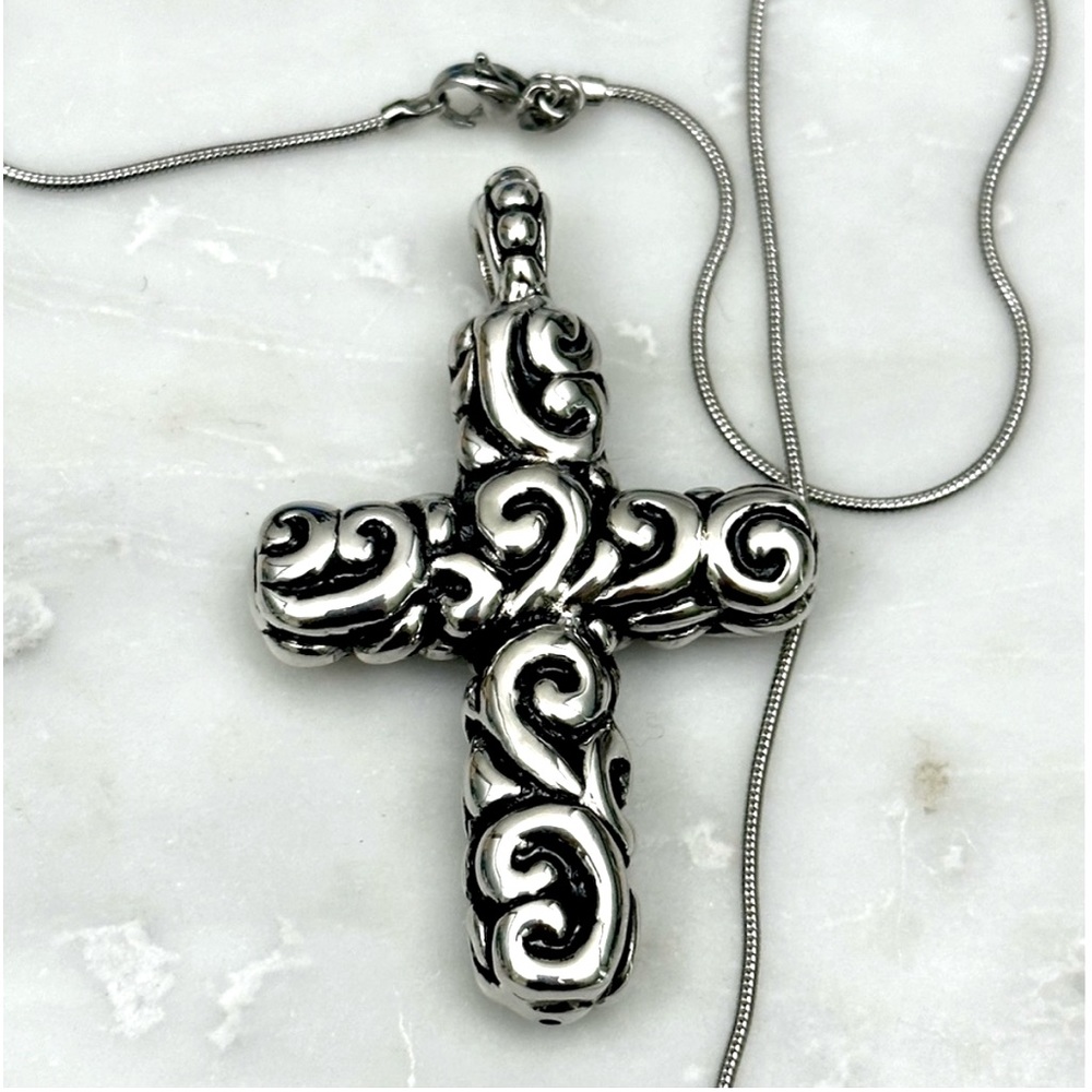 FINE JEWELRY NWOT Filigree Swirl Cross Pendant and
Chain .925 Sterling Silver